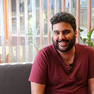 El Servei de Voluntariat de Sant Pere Claver promou i gestiona la participació de persones que, amb el seu temps i compromís, volen ser actors de transformació social, oferint suport i acompanyament a persones vulnerables o en risc d’exclusió, vinculades a la nostra entitat.