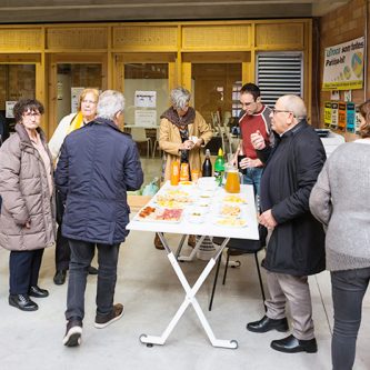 El Servei de Voluntariat de Sant Pere Claver promou i gestiona la participació de persones que, amb el seu temps i compromís, volen ser actors de transformació social, oferint suport i acompanyament a persones vulnerables o en risc d’exclusió, vinculades a la nostra entitat.